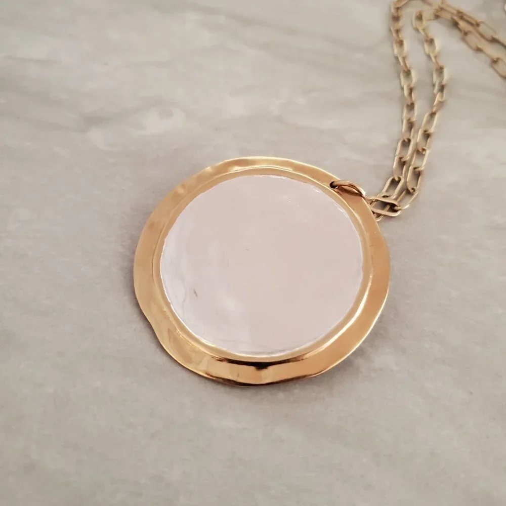 ✨ Stella and Dot Gold Silver Hammared Agate Distressed Pendant Necklace ✨